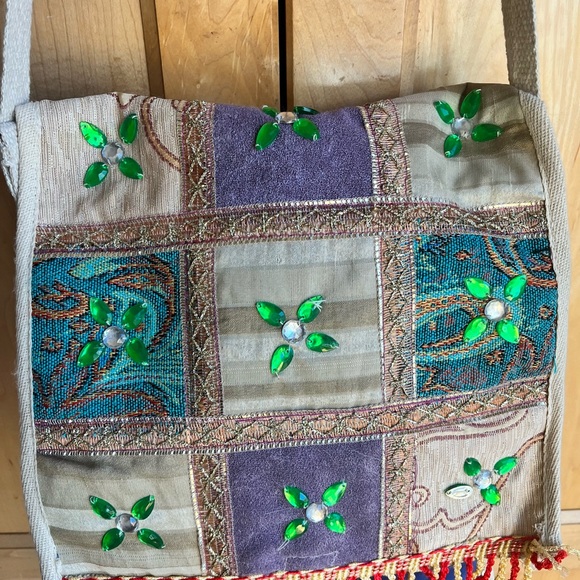 Embroidered Jewel Burlap
Crossbody Satchel NEW - Picture 4 of 9